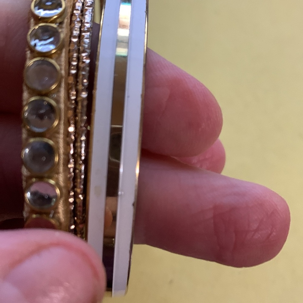 Four bracelets - Picture 5 of 5
